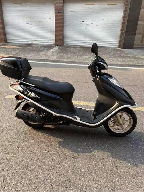 乙本125踏板摩托车,踏板车本田125