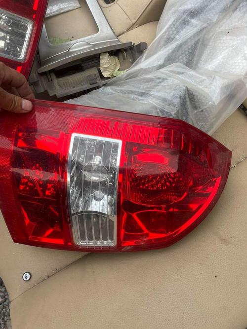 北京现代途胜2016款(北京现代途胜2016款尾箱内饰灯怎么拆)