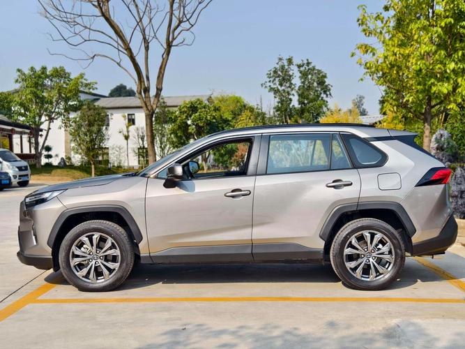 荣放新款2023款／丰田荣放2023款