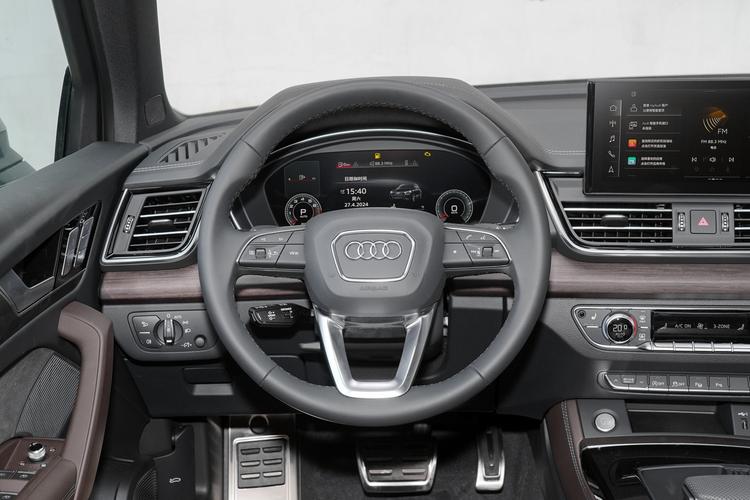 新款奥迪q5内饰图片／奥迪q5新款价格内饰