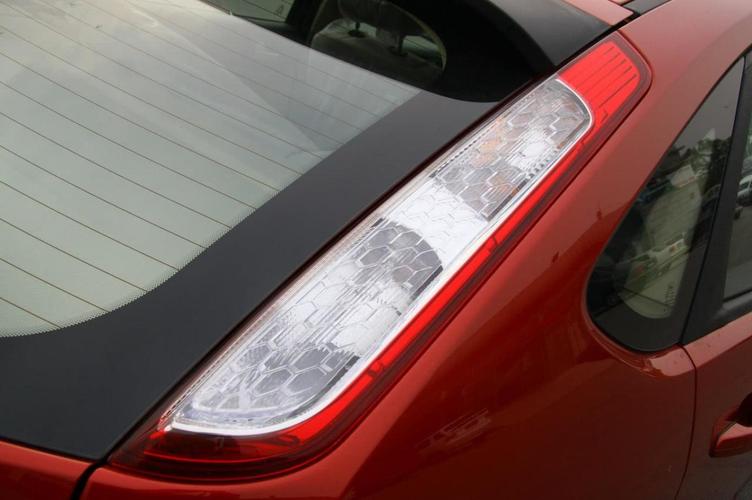 2016福克斯两厢(2016福克斯两厢尾灯更换灯泡)