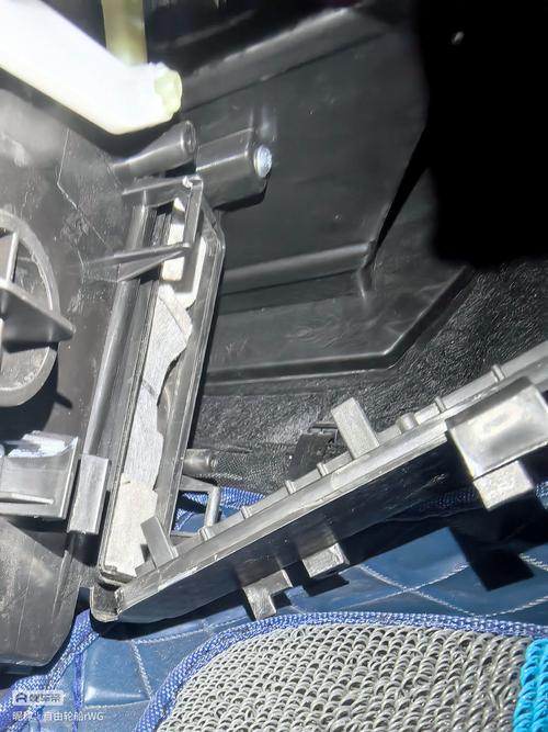 新爱丽舍空调滤芯在哪里 新款爱丽舍的空调滤芯在什么地方